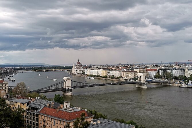 Budapest Highlights Private E-bike Tour - Stop 2: The central square ride and how you get oriented fast