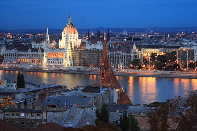 Budapest Highlights Self guided scavenger hunt and Walking Tour - World City Trail app setup, languages, and pacing tips