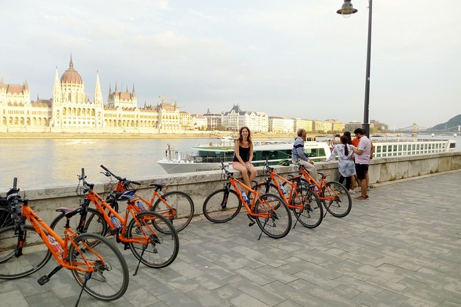 Budapest Historic Downtown Bicycle Tour in small groups - Rumbach Street Synagogue: street art meets a classic facade