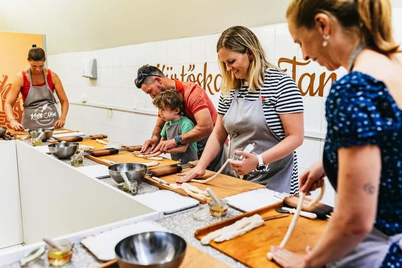 Budapest: Hungarian Chimney Cake Workshop in the City Center - Should you book this Hungarian chimney cake workshop in Budapest?