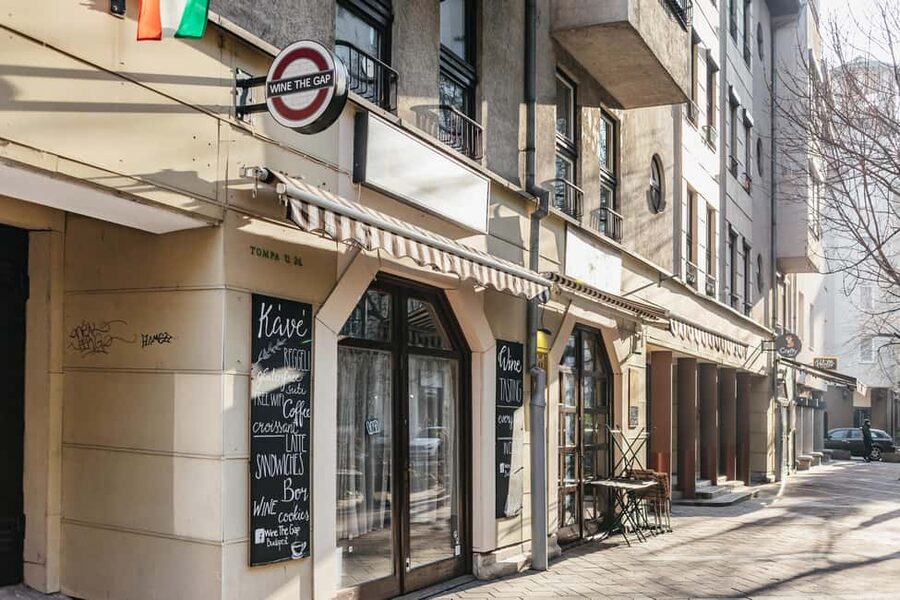 Budapest: Hungarian Wine Tasting with 8 Wines and Tapas - What you actually get for $68, value in the details
