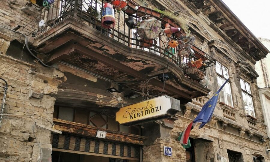 Budapest: Jewish District Private Walking Tour - Getting Started: Hotel Pickup, Easy Pace, and What to Bring