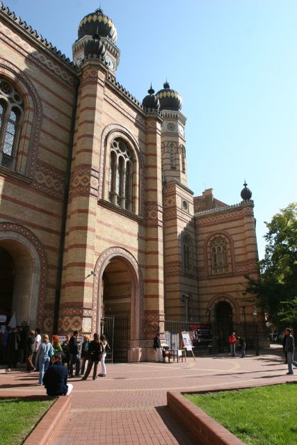 Budapest: Jewish Heritage Guided Tour with Synagogue Ticket - Dohány Street Synagogue: Europe’s largest, and a living landmark