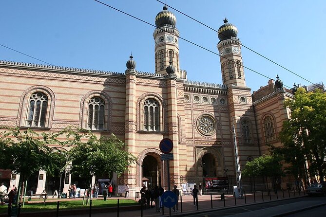 Budapest Jewish Heritage Memorial Walking Tour & Synagogue Entry - Jewish Museum and Archives: art, daily life, and a memorial room