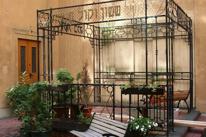 Budapest Jewish Heritage Memorial Walking Tour & Synagogue Entry - The old Jewish Quarter: ghetto history you walk through