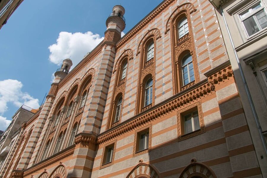 Budapest: Jewish Heritage Walking Tour with Historian Guide - Key points before you go