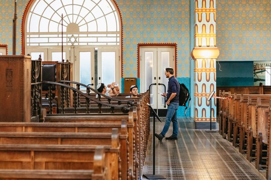 Budapest: Jewish History Guided Walking Tour with Historian - Walking the Jewish Quarter: From 200 Years of Community to Ghetto Streets