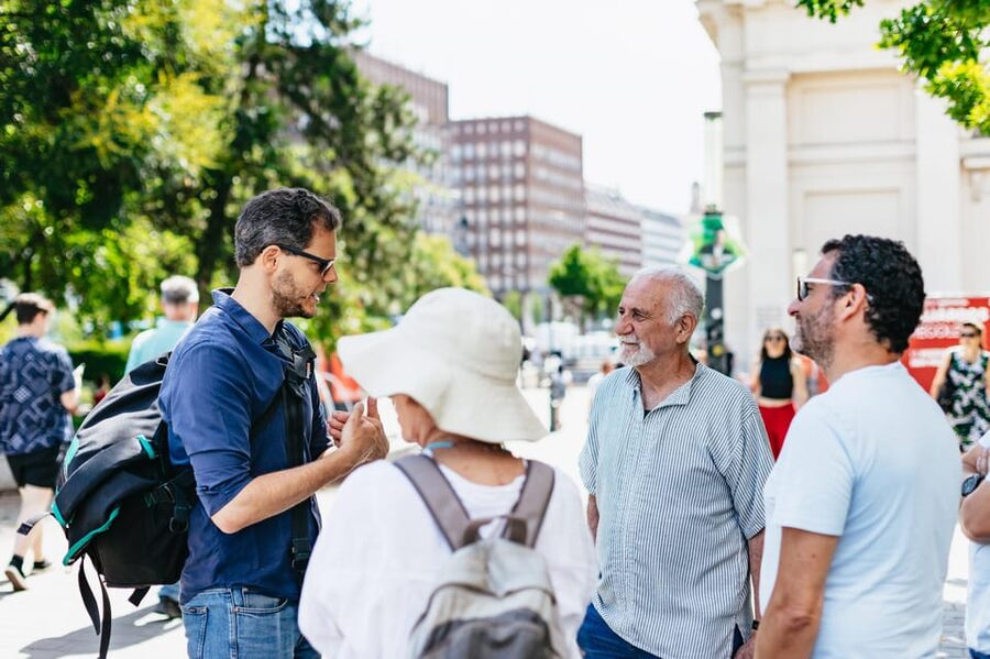 Budapest: Jewish History Guided Walking Tour with Historian - WWII Heroes on the Ground: Wallenberg and Carl Lutz Memorial Stops