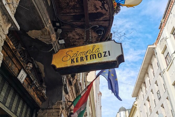 Budapest (Jewish Quarter) Scavenger Hunt and Self-Guided Tour - Dohany Street Synagogue: Your First Big Anchor