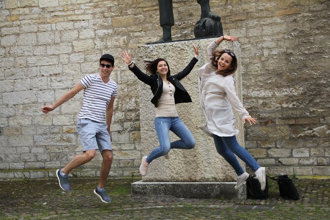 Budapest (Jewish Quarter) Scavenger Hunt and Self-Guided Tour - Game Mechanics: Clues, Questions, and Photo Challenges