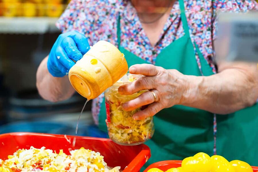 Budapest: Kickstart the City - Local Market Tasting Tour - How the guide turns a snack route into a city story