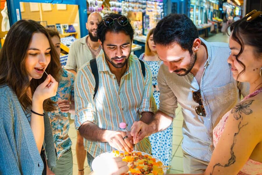 Budapest: Kickstart the City - Local Market Tasting Tour - The 90-minute flow: a market walk that stays focused on tasting