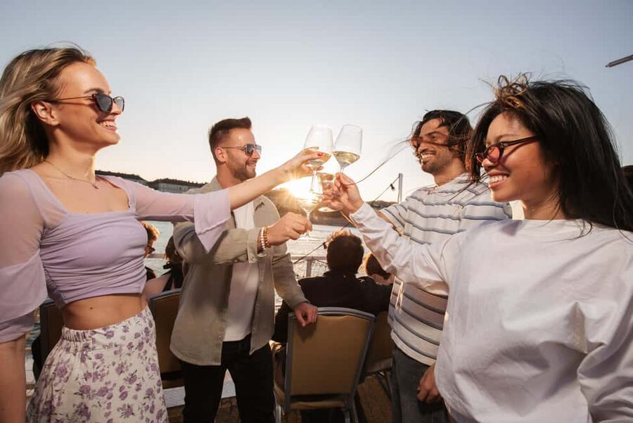 Budapest: Lotus Cruise with Unlimited Aperol and Prosecco - Key takeaways before you board