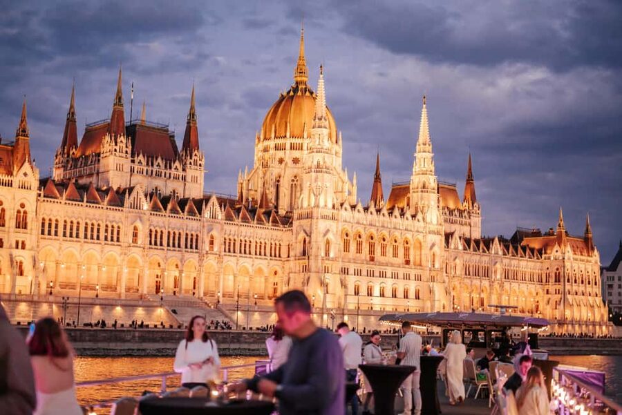 Budapest: Lotus Cruise with Unlimited Aperol and Prosecco - Unlimited drinks that actually get used