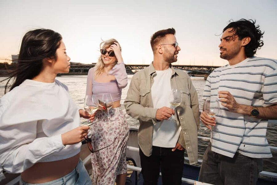 Budapest: Lotus Cruise with Unlimited Aperol and Prosecco - Service style: friendly bartenders and quick momentum