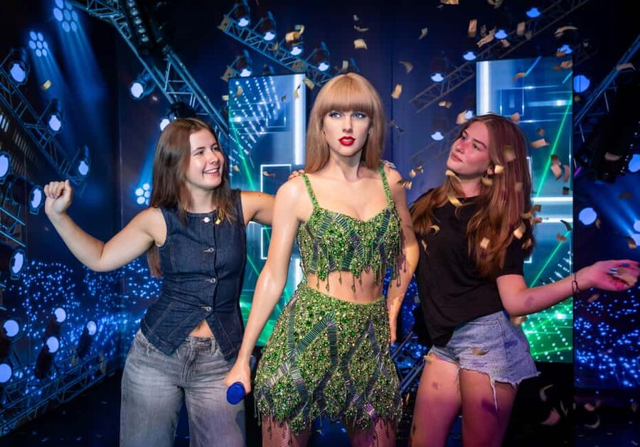 Budapest: Madame Tussauds Ticket + POP&ROLL Access - Cinema Café and LED walls: the photo stage is the point
