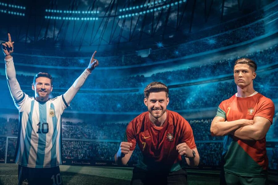 Budapest: Madame Tussauds Ticket + POP&ROLL Access - What you get: Madame Tussauds ticket plus POP&ROLL Art Toilet