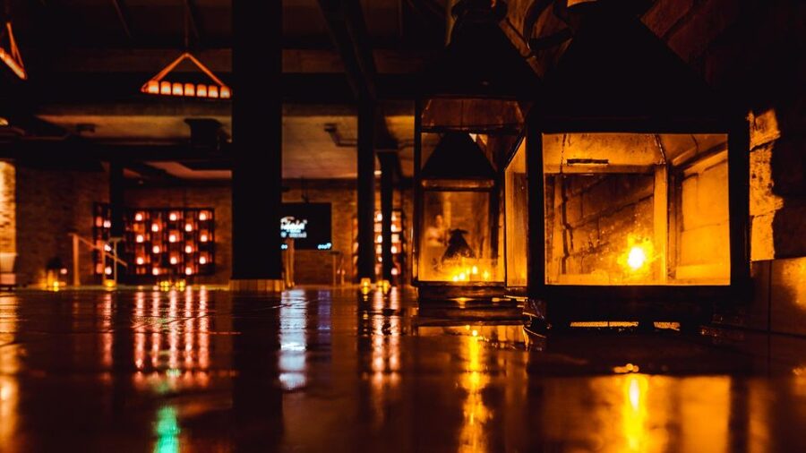Budapest: Mandala Day Spa & Luxury Pool Experience - Relaxation lounge and the heated marble bench, plus the tea and water bar