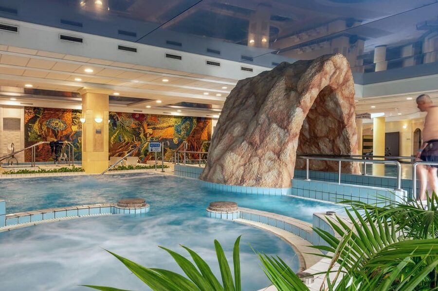 Budapest: Margaret Island Day Spa Entry Ticket - Outdoor Pool and Patio Time in Summer Season