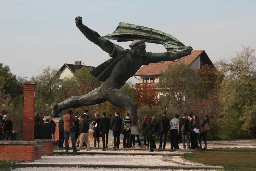 Budapest: Memento Park and Icons of Communism Guided Tour - Why Memento Park Can Feel Like a Political Exhibit You Walk Into