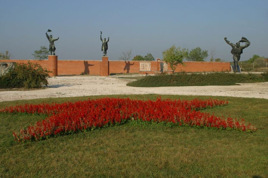 Budapest: Memento Park Ticket - Stalin’s Grandstand Replica: When the Propaganda Becomes Stagecraft