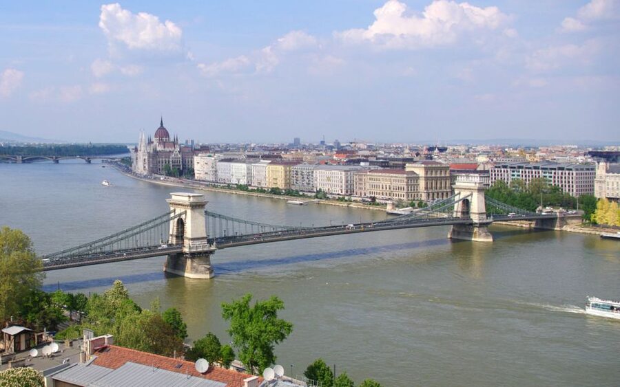 Budapest: Multilingual Highlights Tour - Starting at St. Stephen’s Basilica, and why that first stop matters