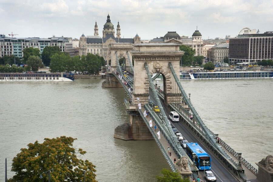 Budapest: Multilingual Highlights Tour - Price and logistics: is $41 worth it for 3 hours?