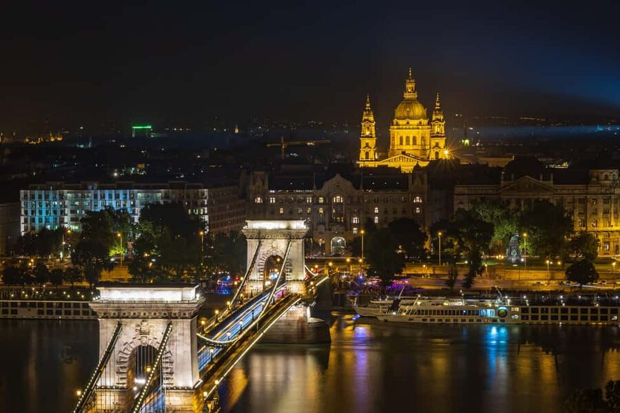 Budapest Night Tour in Spanish and Danube Boat Ride (optional) - Margaret Bridge and the Walk Toward the Danube