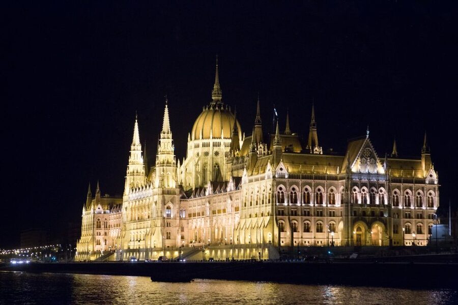 Budapest: Night Walking Tour with Danube River Cruise - Who this tour is best for