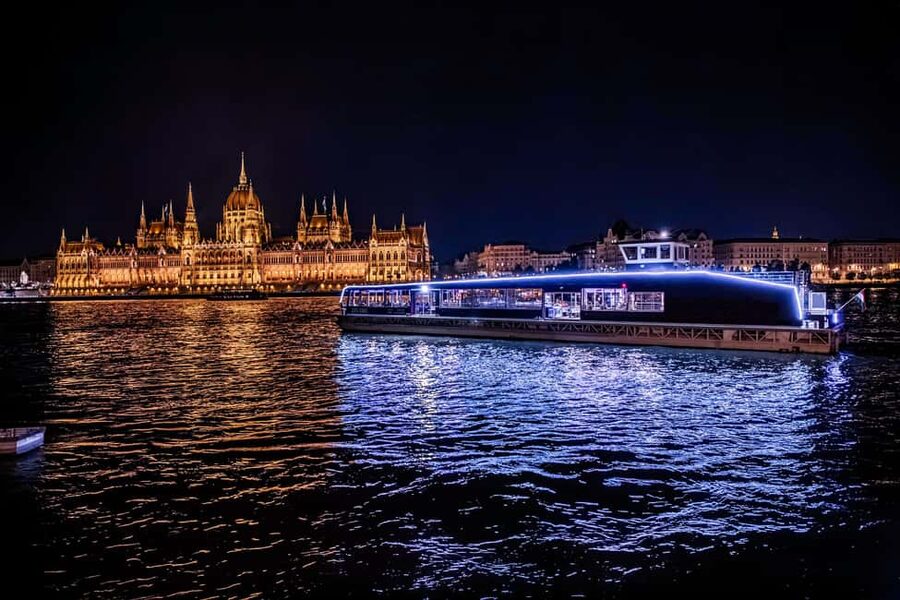 Budapest: Nighttime or Daytime City Sightseeing Cruise - How the Danube Cruise Fits Into a Budapest First Day