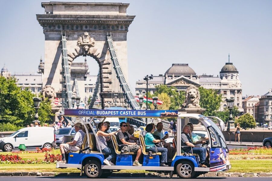 Budapest: Official Buda Castle Electric Hop-On Hop-Off Bus - How to time food, photos, and rest between buses