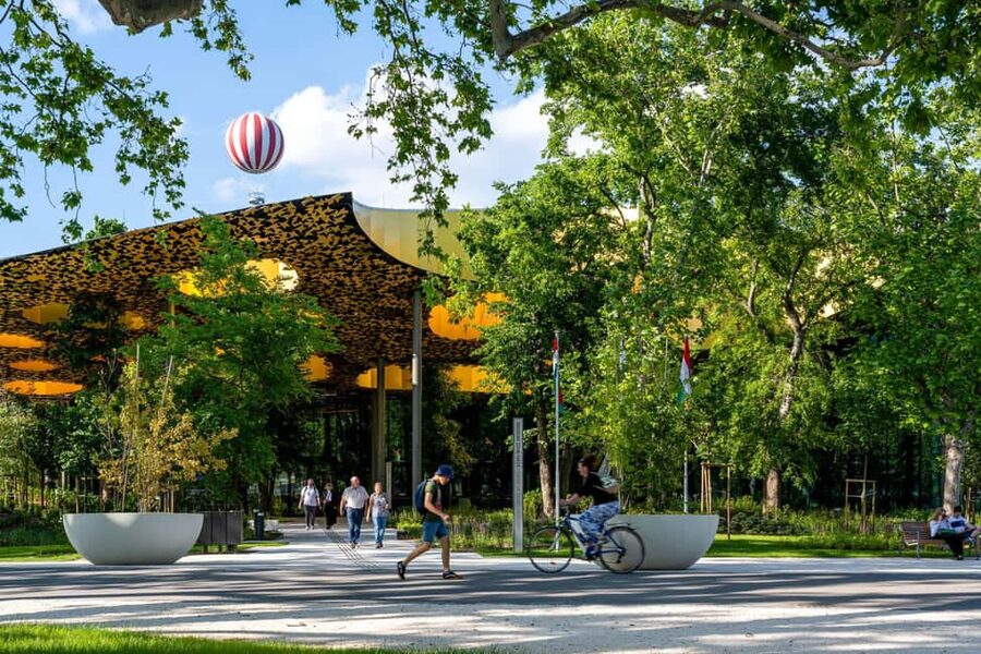 Budapest: Official Guided Tour of the House of Music,Hungary - The undulating roof: leaf-like metal and sound design in plain sight
