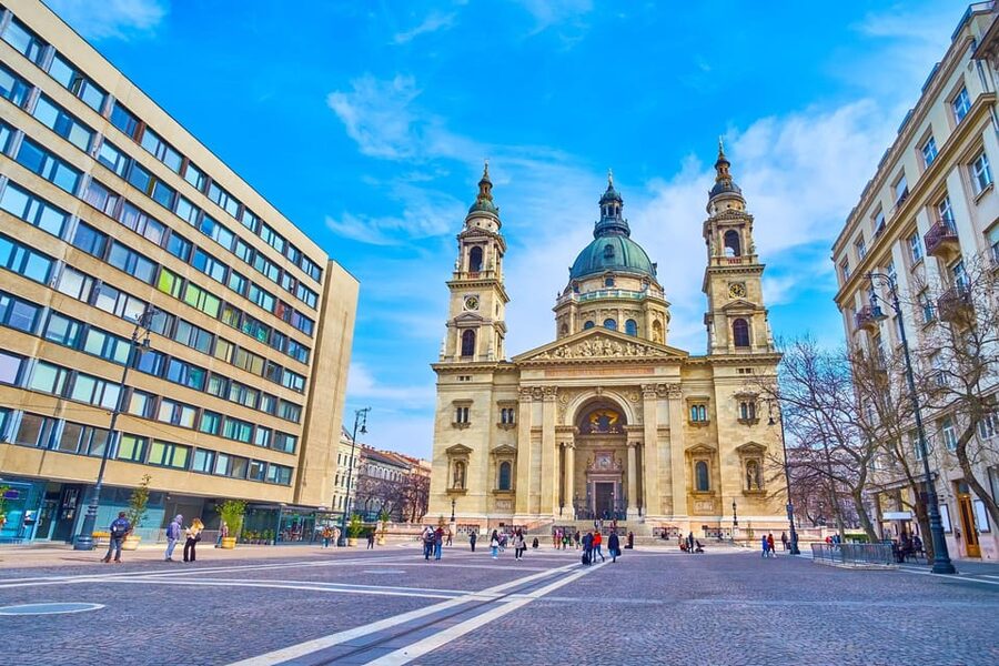 Budapest Old Town and Top Attractions Private Walking Tour - Starting at Madal Cafe, Then Going Straight to the Hungarian Parliament
