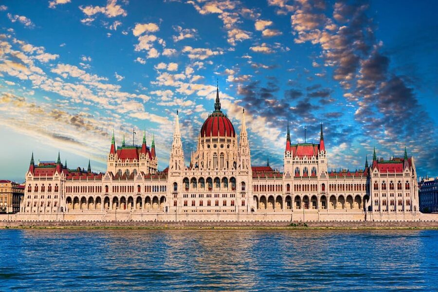 Budapest Old Town and Top Attractions Private Walking Tour - Walking Along the Danube to the Shoes on the Danube Memorial