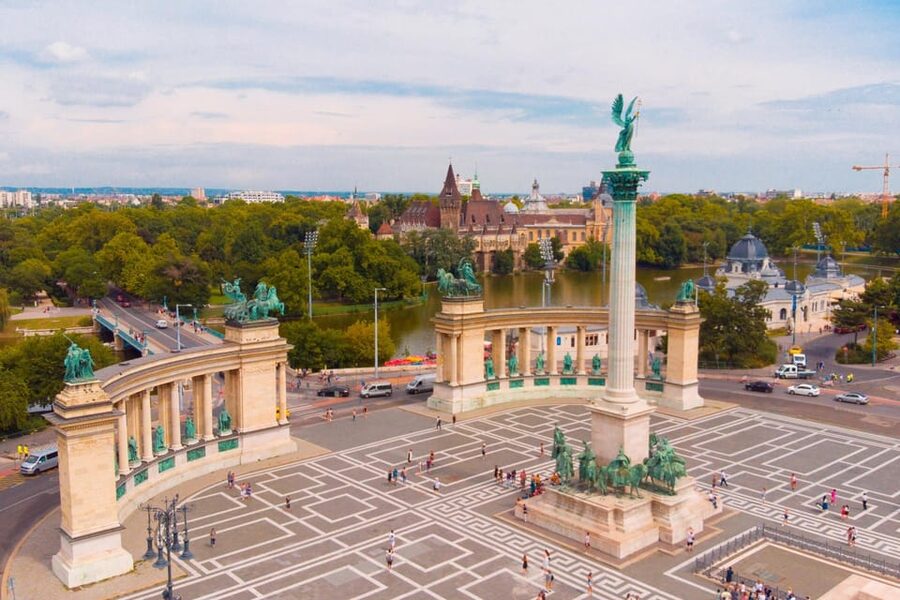Budapest Old Town and Top Attractions Private Walking Tour - Liberty Square: Soviet War Memorial, U.S. Embassy, and 20th-Century Hungary