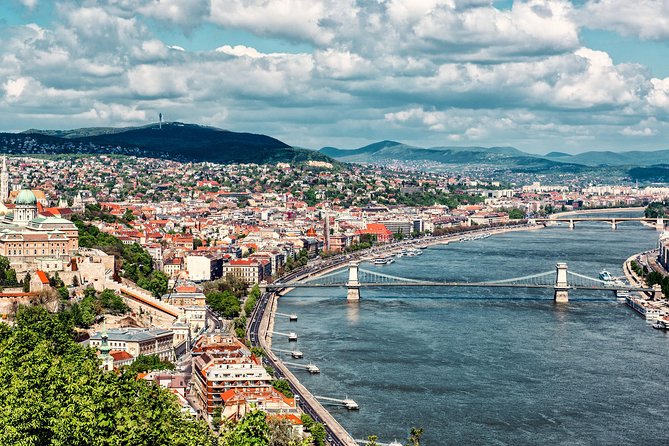 Budapest Overview Private tour - Buda Castle: seeing the former split that shaped the city