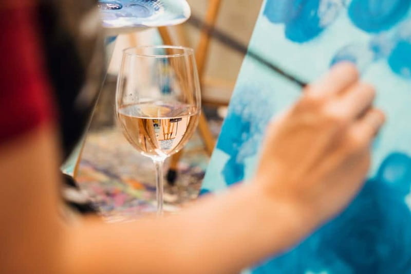 Budapest: Paint and sip experience - Choosing your Budapest scene, from a menu of options