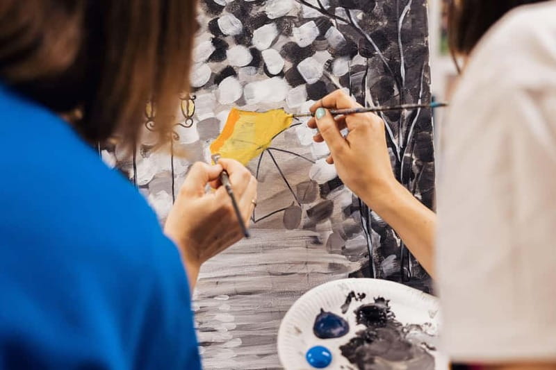 Budapest: Paint and sip experience - Drinks in a paint and sip, what’s included and what to confirm