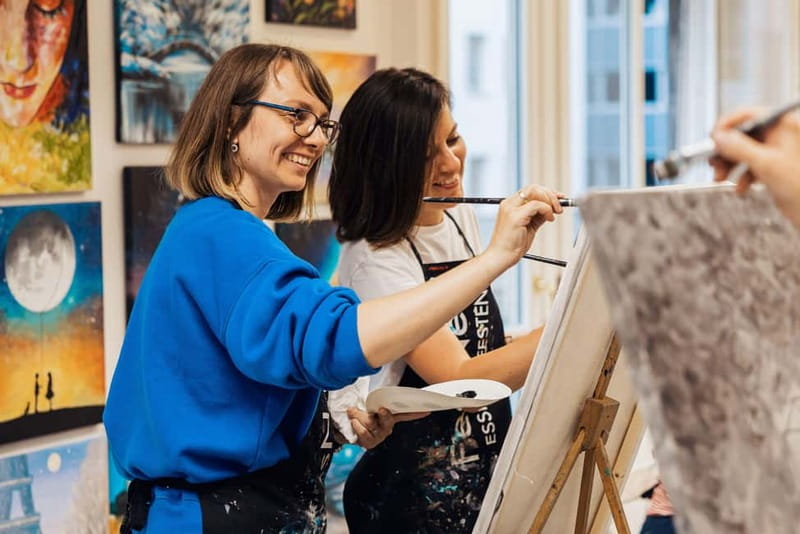 Budapest: Paint and sip experience - Group size, meeting people, and couples-friendly pacing