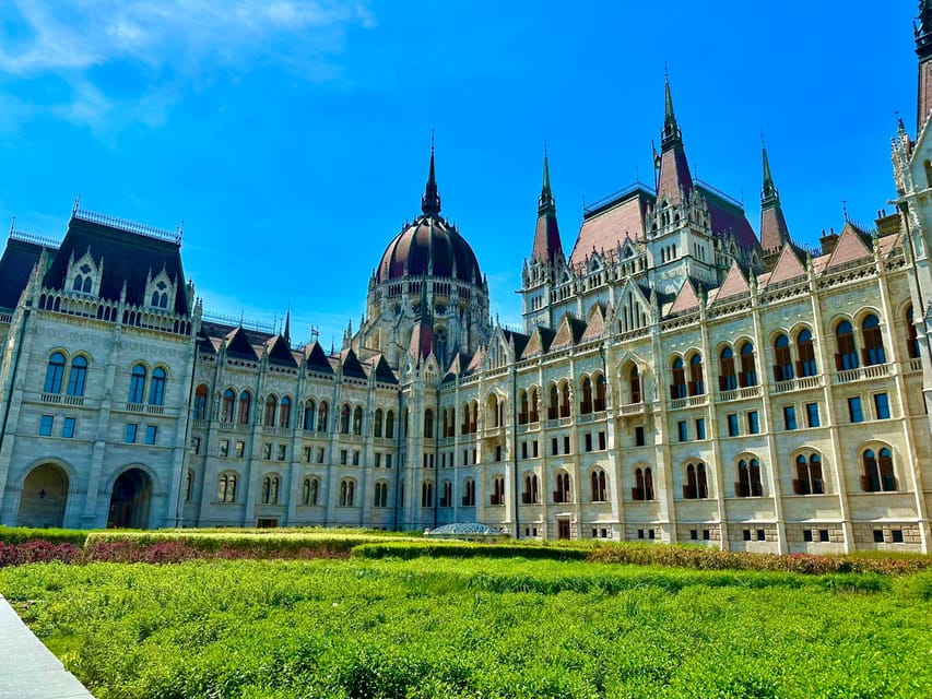 Budapest: Parliament Building Entry Ticket and Audio Guide - The Main Staircase: where the wow factor starts working