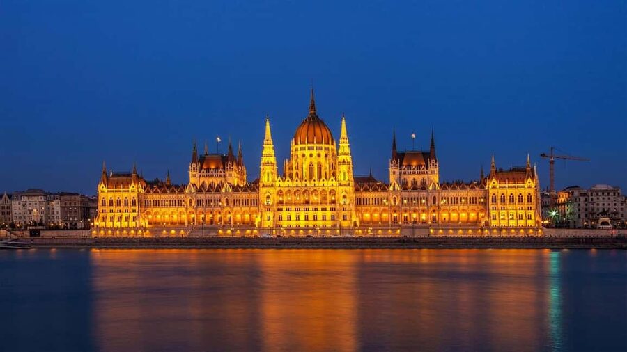 Budapest: Parliament Panorama Cruise with Törley Prosecco - Parliament double-view: why this 50-minute format works