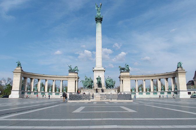 Budapest Pest side tour: Days of Glory - Why the $230 per group price can be a smart deal