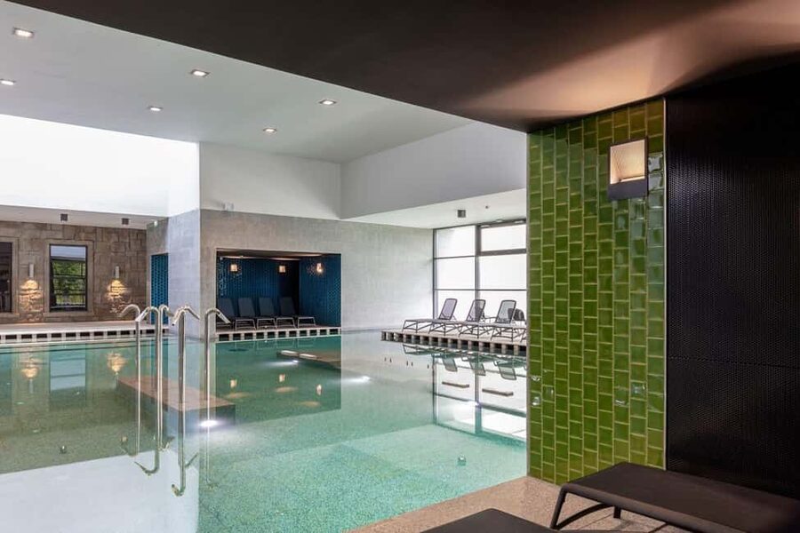Budapest: Pesterzsébet Salt-Iodine Spa & Sauna World Ticket - Your pool circuit: indoor pools first, then wave pool outside