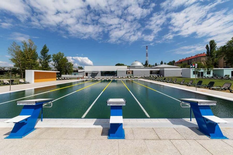 Budapest: Pesterzsébet Salt-Iodine Spa & Sauna World Ticket - Food on-site and pacing your day