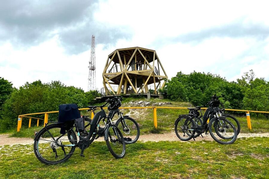Budapest: Premium E-Bike Rental - Price value: $32 for freedom, plus what you should budget extra