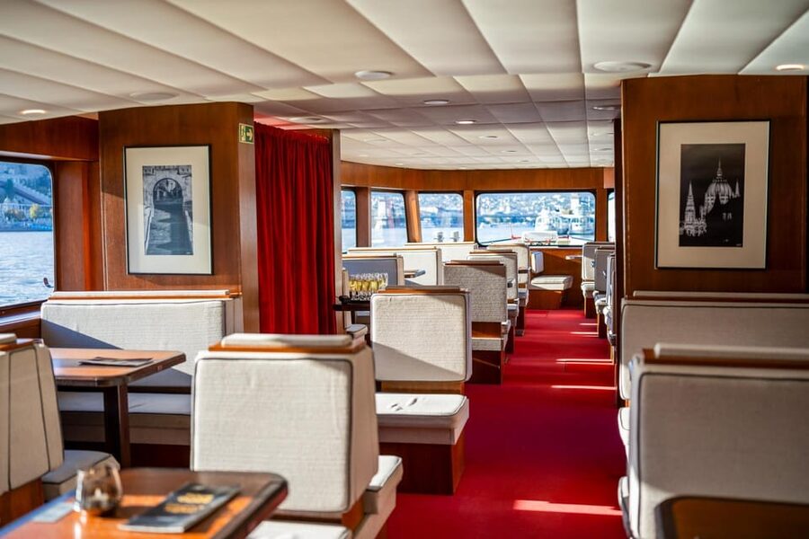 Budapest: Premium Sightseeing Cruise with Tokaj Frizzante - What This Cruise Is Best For (And What It Isn’t)