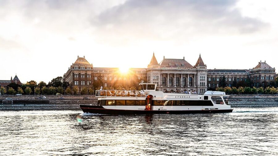 Budapest: Premium Sightseeing Cruise with Tokaj Frizzante - Choosing Your Spot: Open Terrace vs Heated Interior