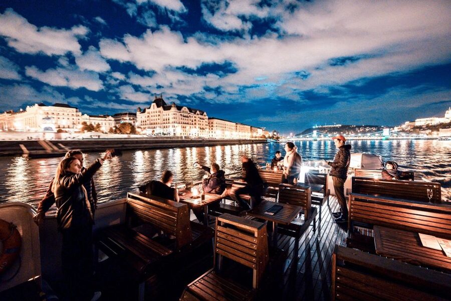 Budapest: Premium Sightseeing Cruise with Tokaj Frizzante - Wi-Fi and Restrooms, the Quiet Comfort Details