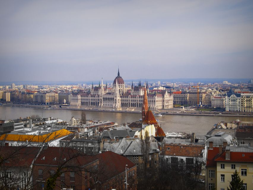 Budapest: Private 3-hour Guided City Tour by Bus - Timekeeping That Balances Views, Walking, and Letting You Breathe