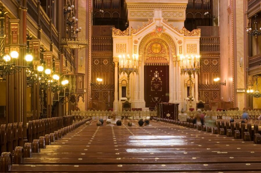 Budapest Private 3-Hour Jewish Heritage Tour - Dohány Street Synagogue Interior: The Stop That Changes the Whole Trip